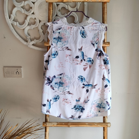 Floral Lace Trim Top - Picture 13 of 16